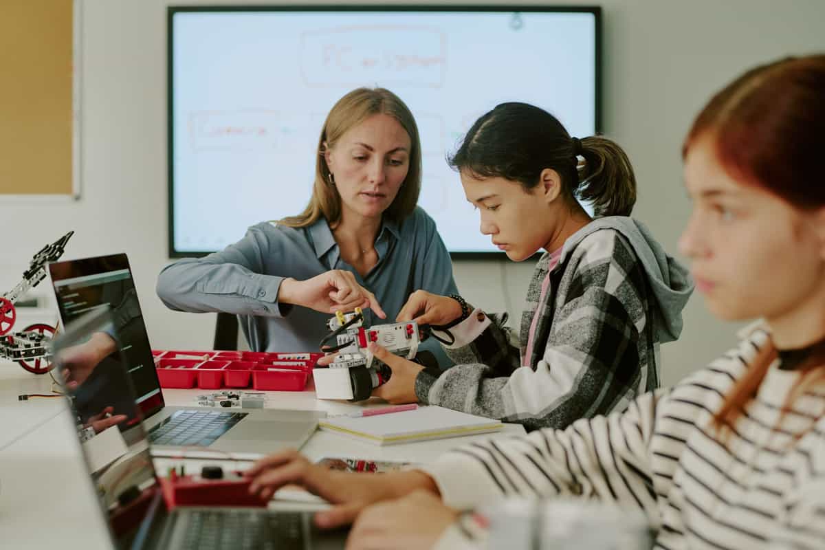 Building robot together l wtt solutions