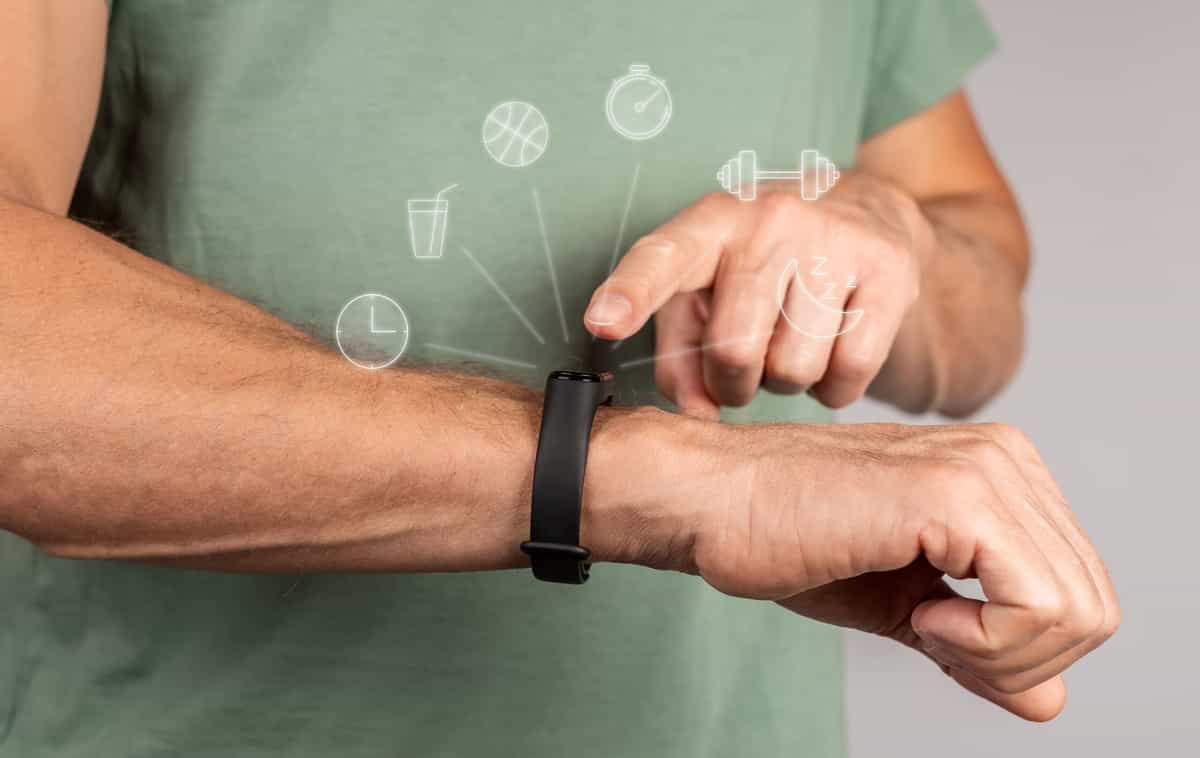 Steps to Develop a Successful Healthcare Wearable App l WTT Solutions