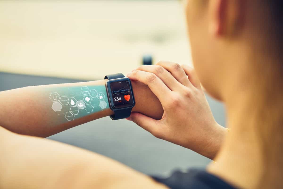 Essential Features for Healthcare Wearable Apps l WTT Solutions